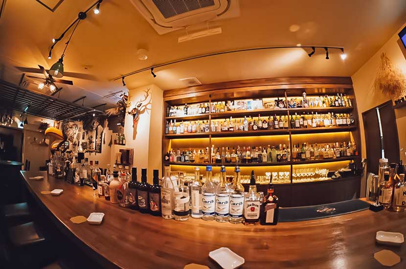ドライフラワーで彩られた店内
